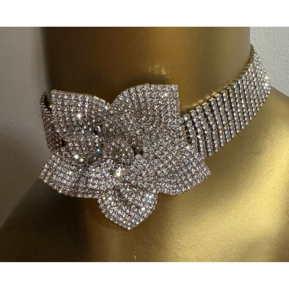 Sincerely Jules Choker with rinestones